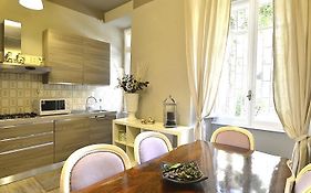 Alexia Home